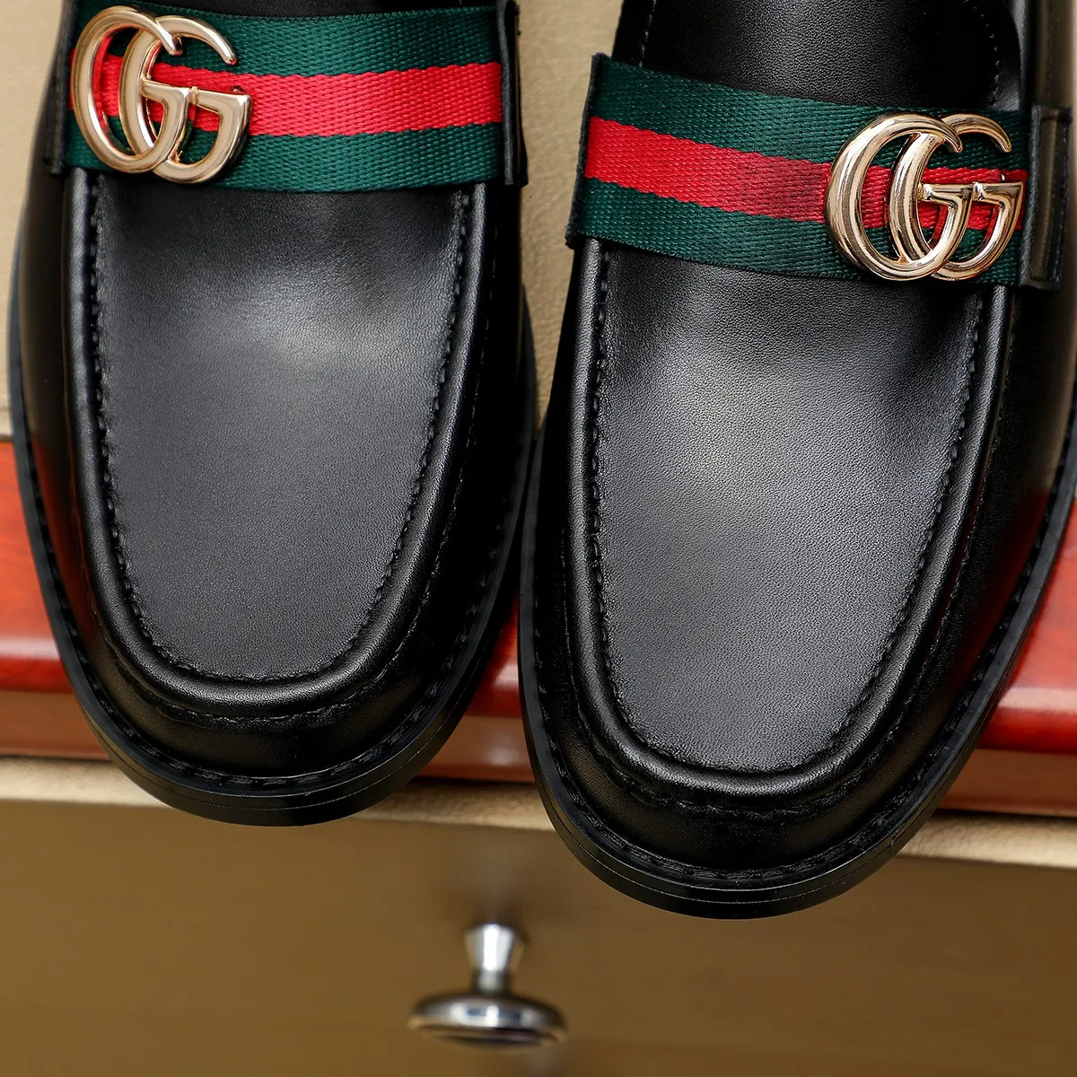 Men's men's shoes💰460💰💰Gucci official website men's business formal leather shoes updated💥Hong Kong counters synchronize new styles💥completely one-to-one replica shipment👍zero gap in counter quality 0⃣️made of imported cowhide on the outside+water-dyed🐂leather lining, color optional! Matching code 38-45